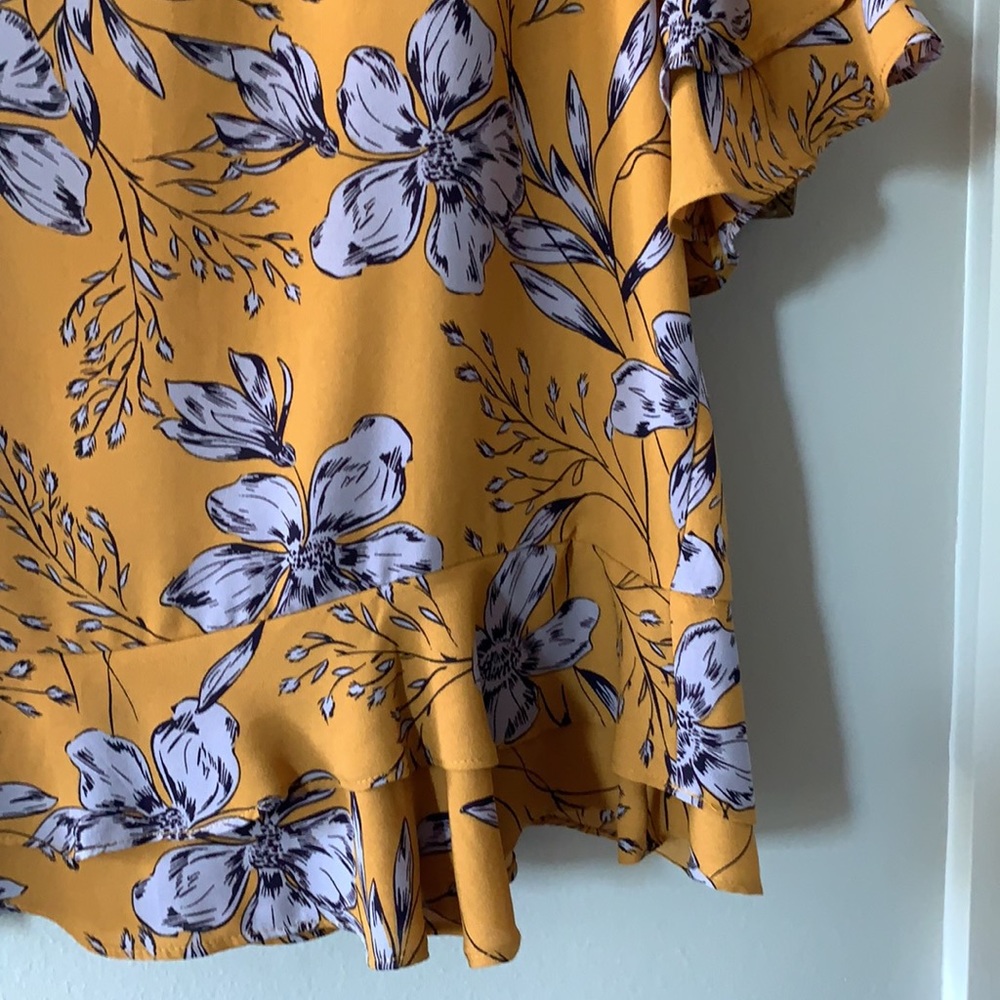 Paraphrase Ruffle Top. Size S - Picture 6 of 6